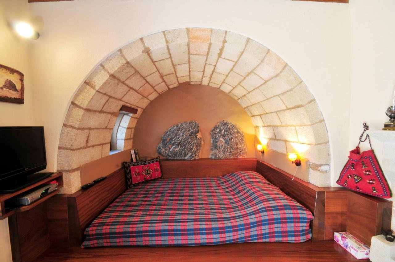 Izambo Guest Houses Monemvasia Exterior photo