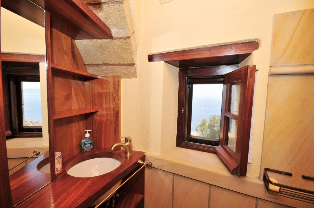Izambo Guest Houses Monemvasia Exterior photo