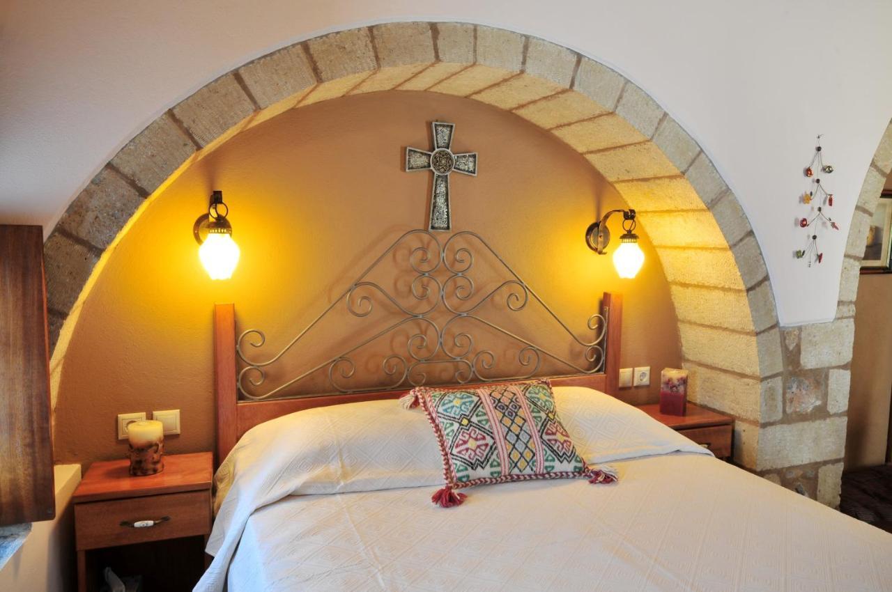 Izambo Guest Houses Monemvasia Exterior photo